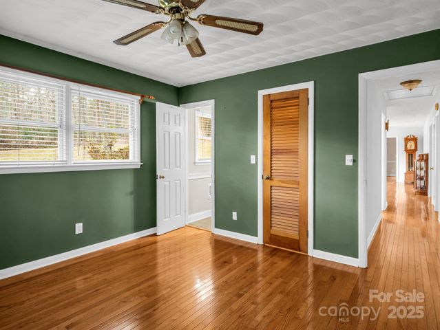 136 Old Tanglewood Trail, Hendersonville, NC 28739