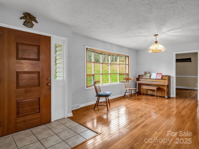 136 Old Tanglewood Trail, Hendersonville, NC 28739