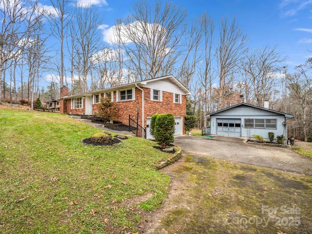 136 Old Tanglewood Trail, Hendersonville, NC 28739