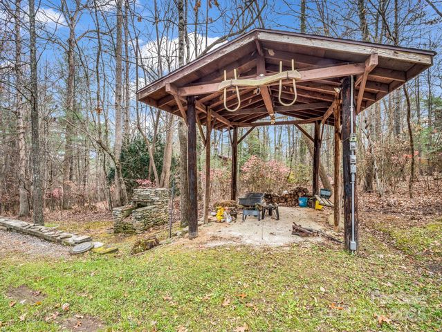 136 Old Tanglewood Trail, Hendersonville, NC 28739