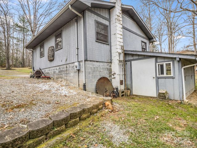 136 Old Tanglewood Trail, Hendersonville, NC 28739