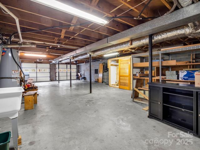 136 Old Tanglewood Trail, Hendersonville, NC 28739