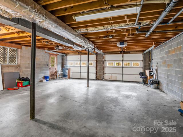 136 Old Tanglewood Trail, Hendersonville, NC 28739