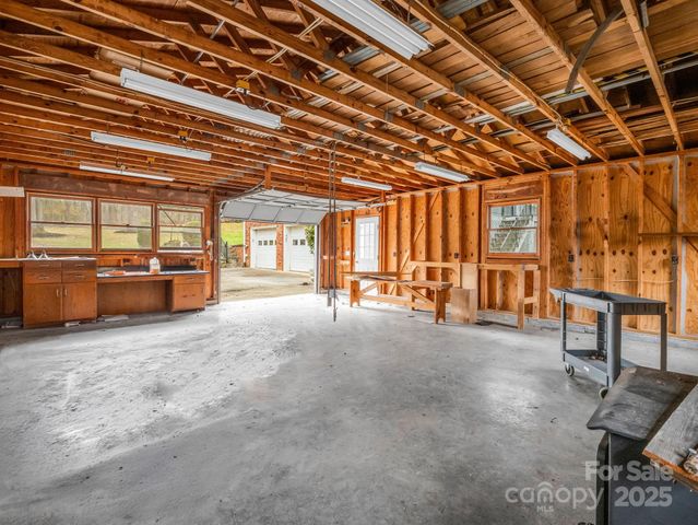 136 Old Tanglewood Trail, Hendersonville, NC 28739