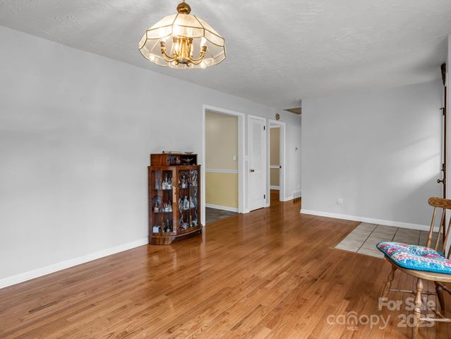 136 Old Tanglewood Trail, Hendersonville, NC 28739