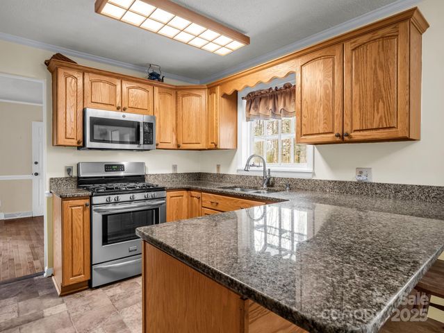 136 Old Tanglewood Trail, Hendersonville, NC 28739