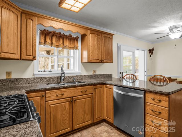136 Old Tanglewood Trail, Hendersonville, NC 28739