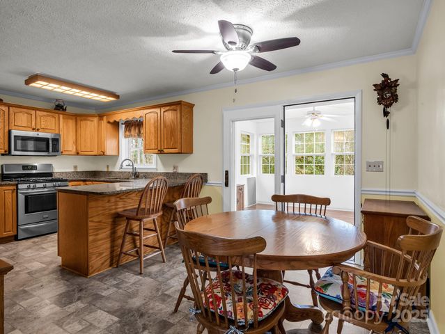 136 Old Tanglewood Trail, Hendersonville, NC 28739