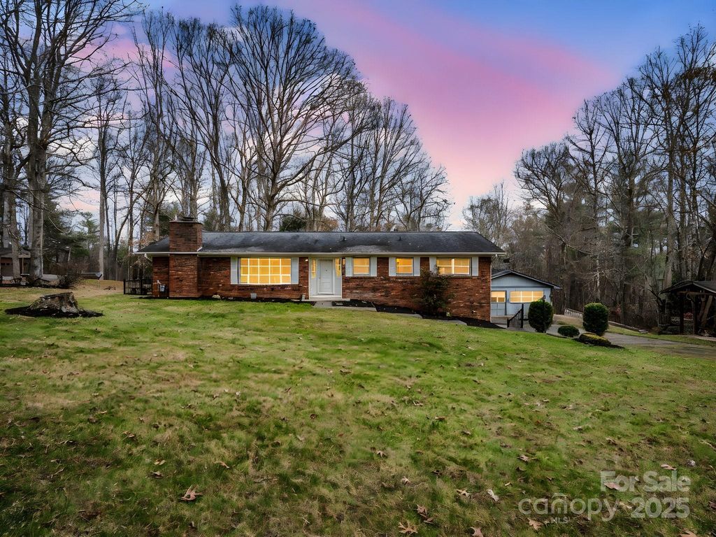 136 Old Tanglewood Trail, Hendersonville, NC 28739