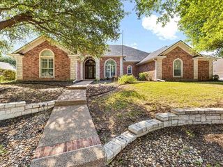 113 Winding Creek Lane, Waco, TX 76657