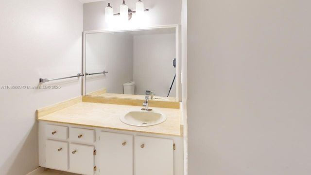 500 Three Islands Blvd 822, Hallandale Beach, FL 33009