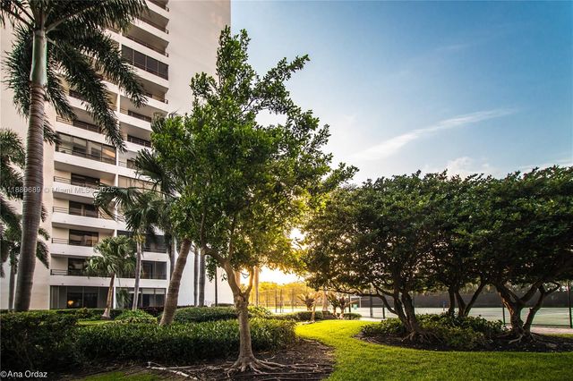 500 Three Islands Blvd 822, Hallandale Beach, FL 33009