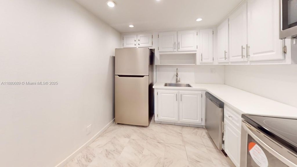 500 Three Islands Blvd 822, Hallandale Beach, FL 33009