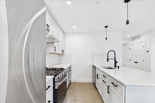 305 Chestnut Ave 3, Boston, MA 02130