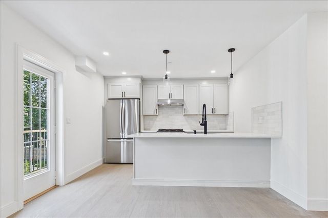 305 Chestnut Ave 3, Boston, MA 02130
