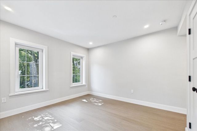 305 Chestnut Ave 3, Boston, MA 02130