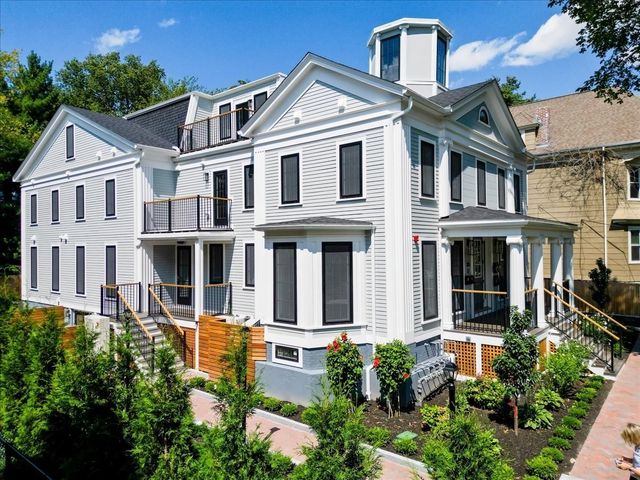 305 Chestnut Ave 3, Boston, MA 02130