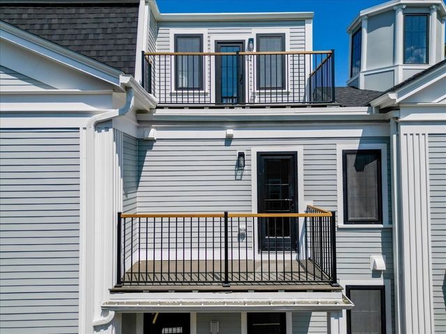 305 Chestnut Ave 3, Boston, MA 02130
