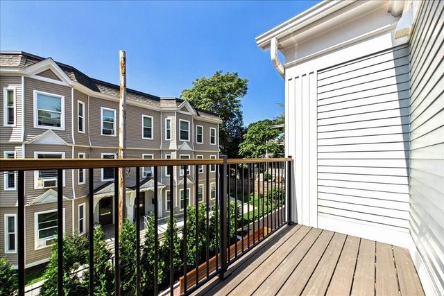 305 Chestnut Ave 3, Boston, MA 02130