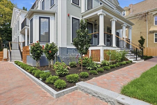 305 Chestnut Ave 3, Boston, MA 02130