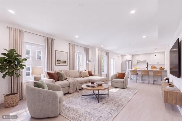 305 Chestnut Ave 3, Boston, MA 02130