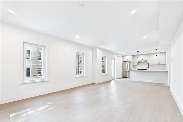 305 Chestnut Ave 3, Boston, MA 02130