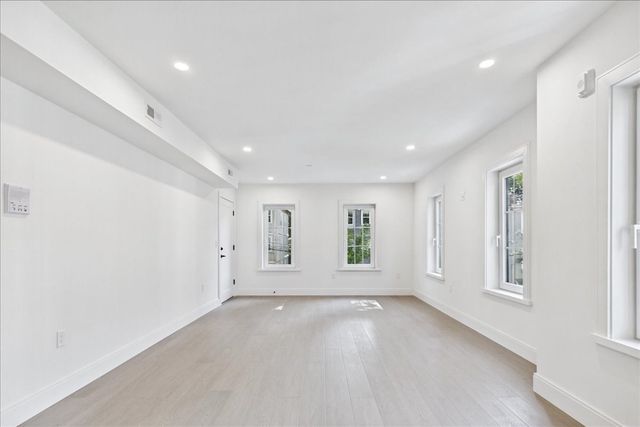 305 Chestnut Ave 3, Boston, MA 02130