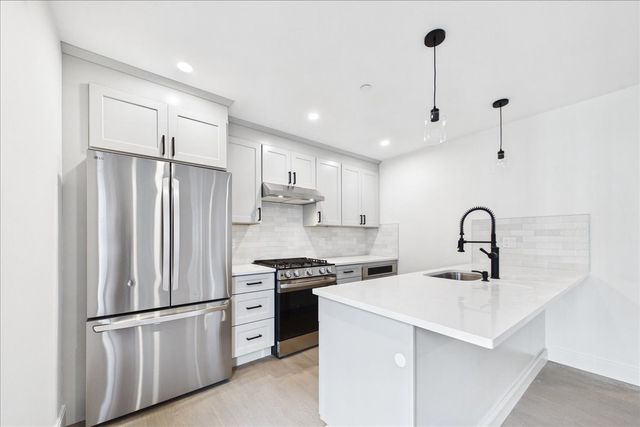 305 Chestnut Ave 3, Boston, MA 02130