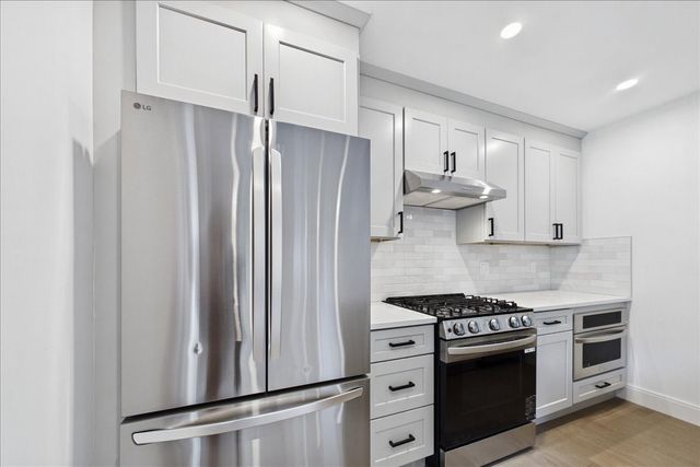 305 Chestnut Ave 3, Boston, MA 02130