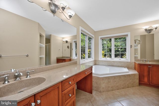 1084 KAOLIN RD, Kennett Square, PA 19348