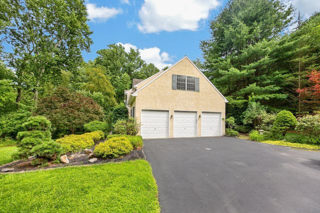 1084 KAOLIN RD, Kennett Square, PA 19348