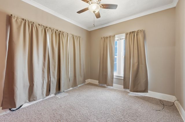 2125 AVENUE E, Council Bluffs, IA 51501