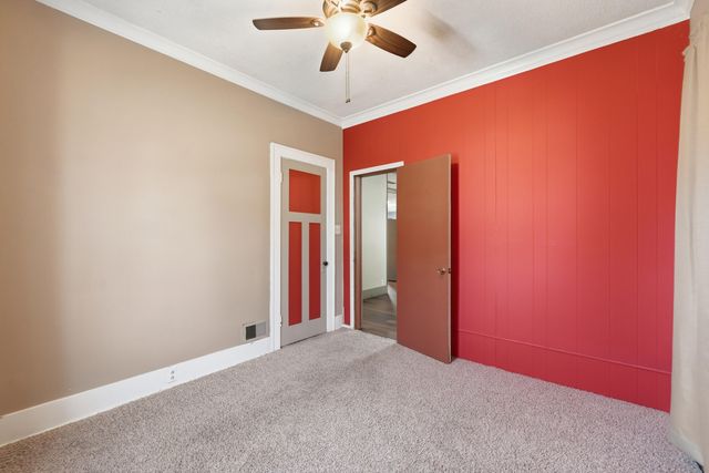 2125 AVENUE E, Council Bluffs, IA 51501