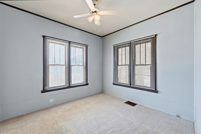 2125 AVENUE E, Council Bluffs, IA 51501
