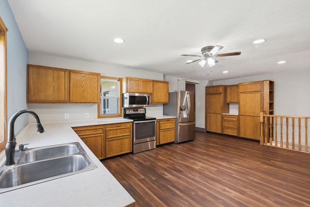 2125 AVENUE E, Council Bluffs, IA 51501