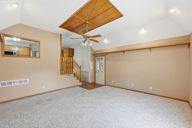 2125 AVENUE E, Council Bluffs, IA 51501