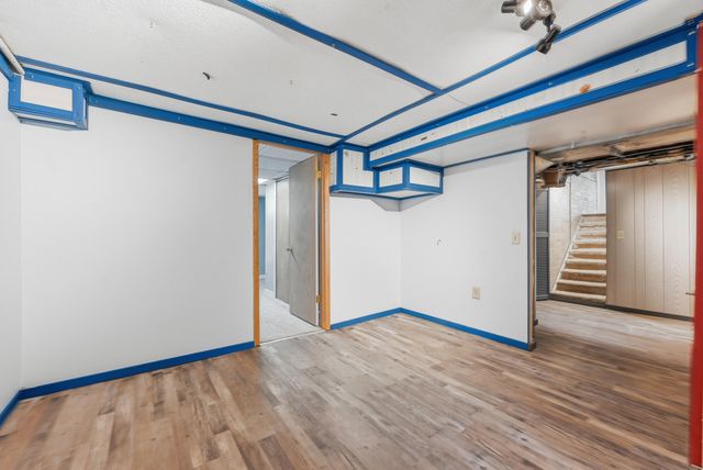 2125 AVENUE E, Council Bluffs, IA 51501