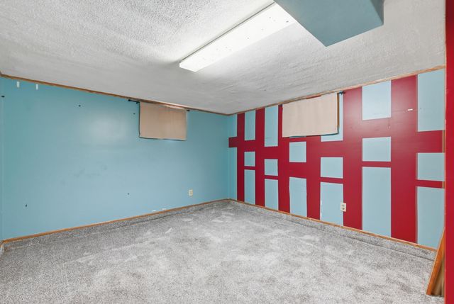 2125 AVENUE E, Council Bluffs, IA 51501