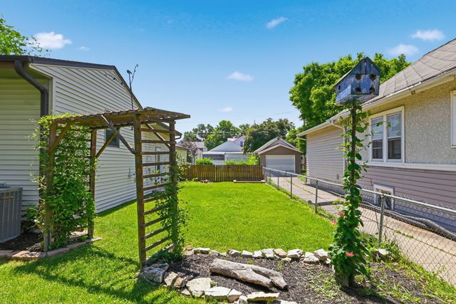 2125 AVENUE E, Council Bluffs, IA 51501