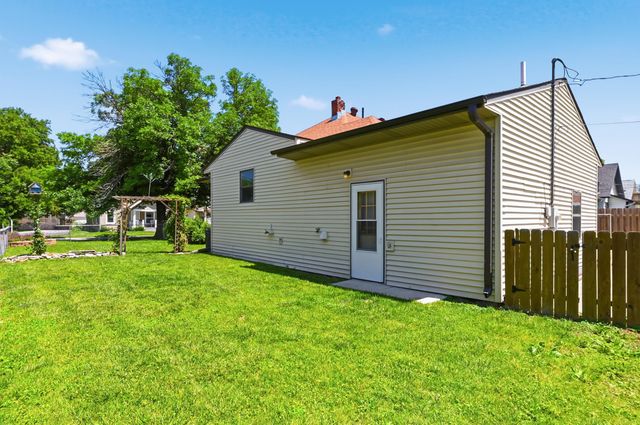 2125 AVENUE E, Council Bluffs, IA 51501