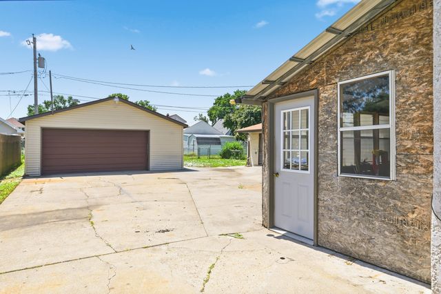 2125 AVENUE E, Council Bluffs, IA 51501