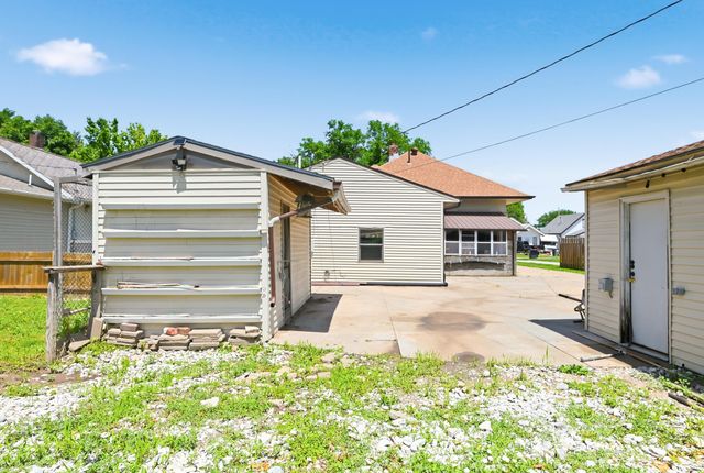 2125 AVENUE E, Council Bluffs, IA 51501