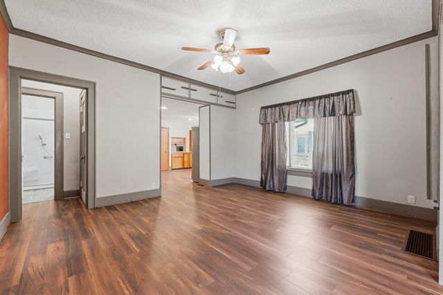 2125 AVENUE E, Council Bluffs, IA 51501
