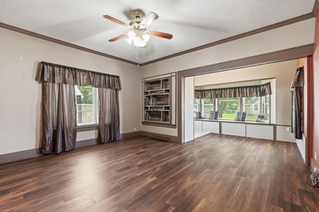 2125 AVENUE E, Council Bluffs, IA 51501