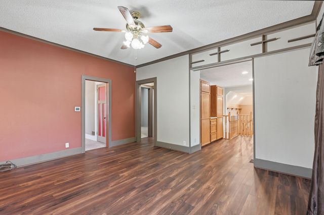 2125 AVENUE E, Council Bluffs, IA 51501