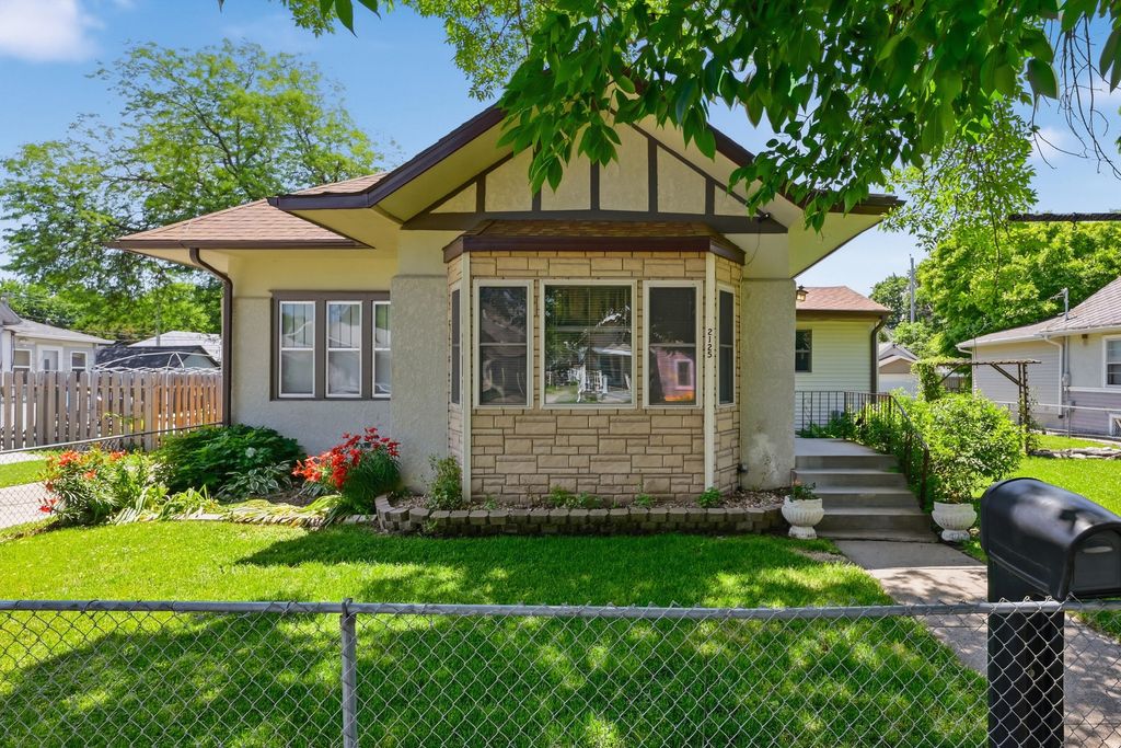2125 AVENUE E, Council Bluffs, IA 51501