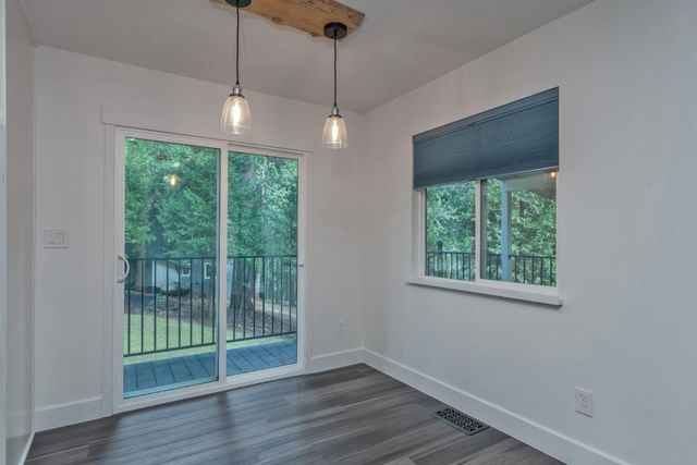 5163 Loch Leven Dr, Pollock Pines, CA 95726