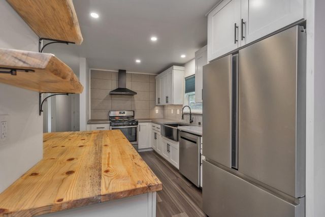 5163 Loch Leven Dr, Pollock Pines, CA 95726