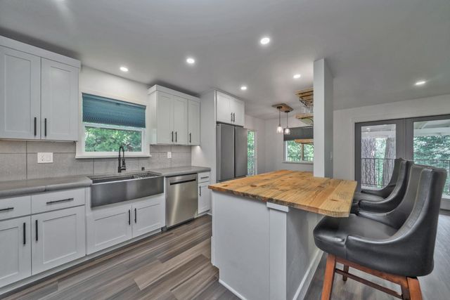 5163 Loch Leven Dr, Pollock Pines, CA 95726