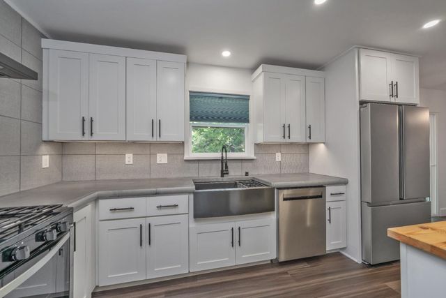 5163 Loch Leven Dr, Pollock Pines, CA 95726